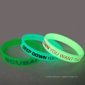 Pulsera de pulsera de silicona reflectante brillante fluorescente personalizada al por mayor